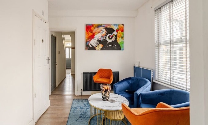 Uxbridge South House | Spacious double BR near Heathrow 3