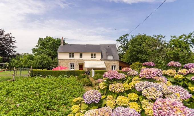 Villedieu-les-Poeles Cottage | Charming house with wifi and pets allowed in Villedieu-les-Poêles