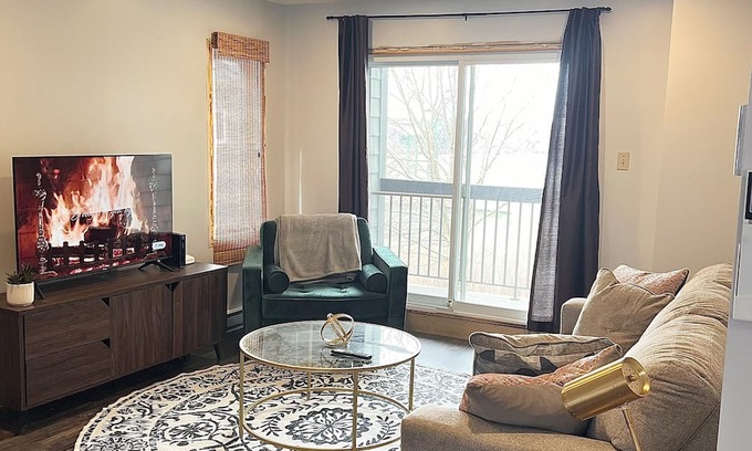 North End Condo | 2 Bedroom - 2 Level Condo