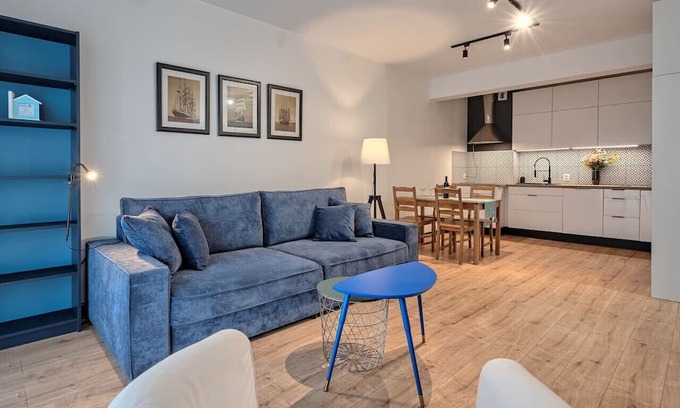 Piecki-Migowo Apartment | Migowo Apt w/Parking, Balcony - by Rentujemy