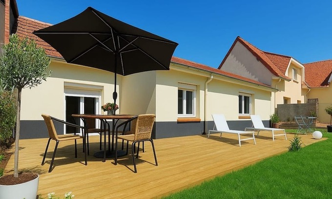 Bracquemont Cottage | La Casa César House sleeps 10