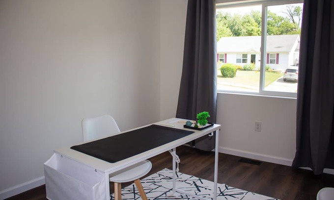 Airport Township House | Cardinal Nest – Cozy Home Near Airport & St. Charles, Gateway Arch & Zoo