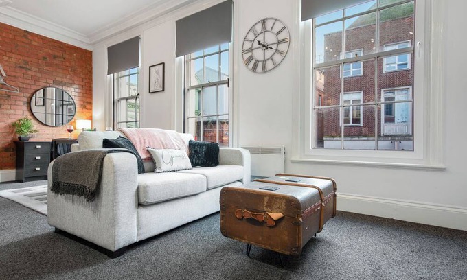 Pontrilas Apartment | WhiskAwayStays Foregate Studio No. 1