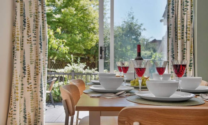 Worcester House | WhiskAwayHomes Pirie Avenue No. 2