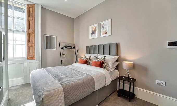 Worcester Apartment | WhiskAwayHomes Shaw Street Apartment 3