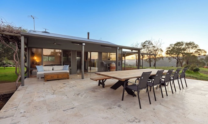 Bullsbrook House | Charming farmhouse stay, perfect for a cozy getaway