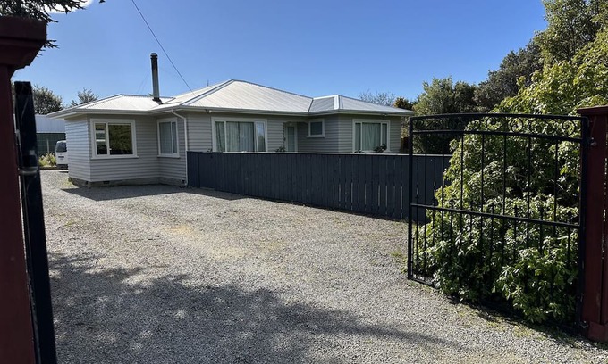 Springfield House | Southern Alps on your doorstep! Cozy, quiet private home in a friendly community