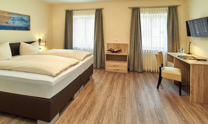 Neustadt an der Donau Apartment | Comfort double room for up to two people