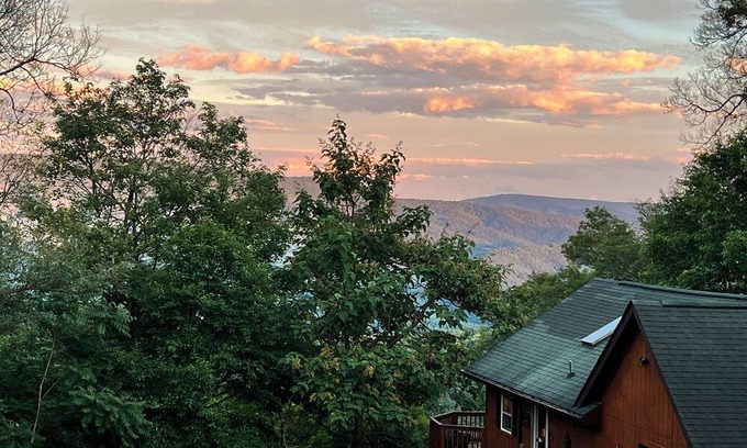Old Fields House | The Mountain House on High Knob - Dog Friendly!