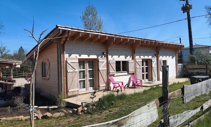 Varen Ski Chalet | Guest Room 'Au Chant Des Oiseaux - Mésanges -' in Varen, Wood-fired Pizza and Air Conditioning