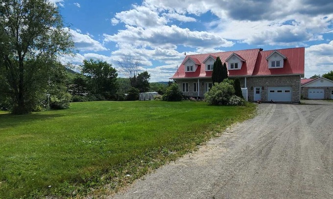 L'lle-du-College House | Waterfront Home on Lake Timiskaming