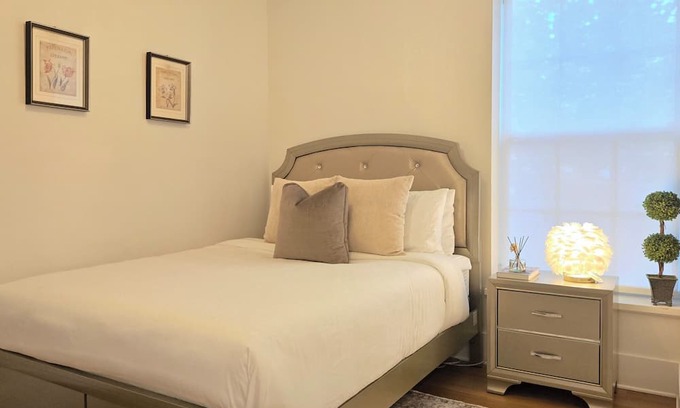 Fox Point Apartment | 2BR Garden Apt w/Parking Near Brown & RISD