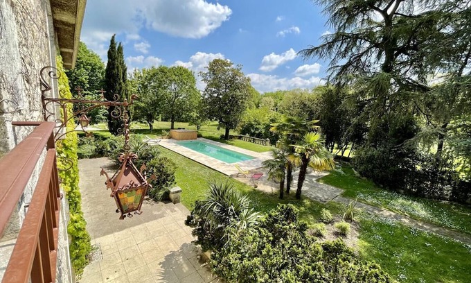 Pranzac Cottage | Large house with private pool, wifi, pets allowed for 15 guests.
