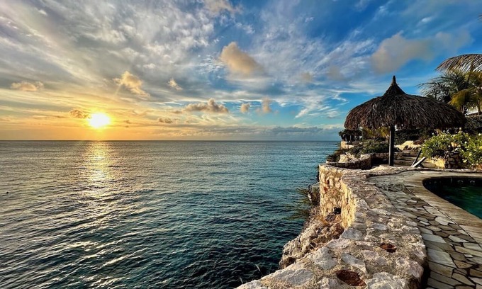 Lagun Villa | Private Villa at Playa Lagun, snorkelling and diving paradise