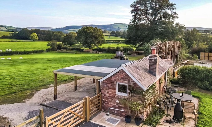Llangadog Cottage | 1 bedroom accommodation in Llangadog , Carmarthenshire