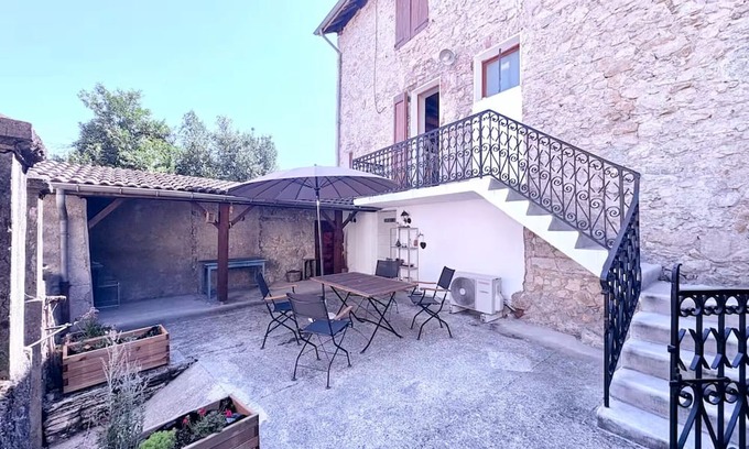 Saint-Vincent-de-Mercuze House | Holiday Home 'Casa Mialy - Clim Wifi Terrasse' with Mountain View, Wi-Fi and Air Conditioning