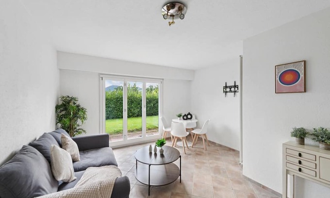 Horgen District Apartment | EXQUIS Design 2-Room Apartment Zurich ROSET I Garden I Lake View