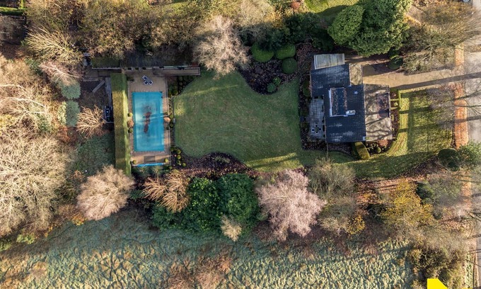 Mol House | Beautiful country house surrounded by greenery