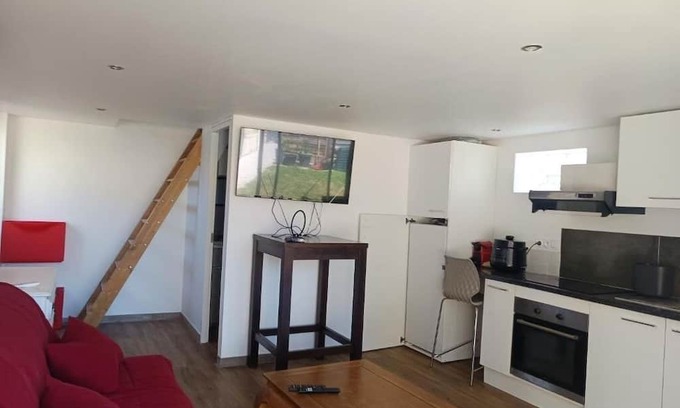 Carbon-Blanc Apartment | Charming furnished outbuilding with terrace in Bordeaux