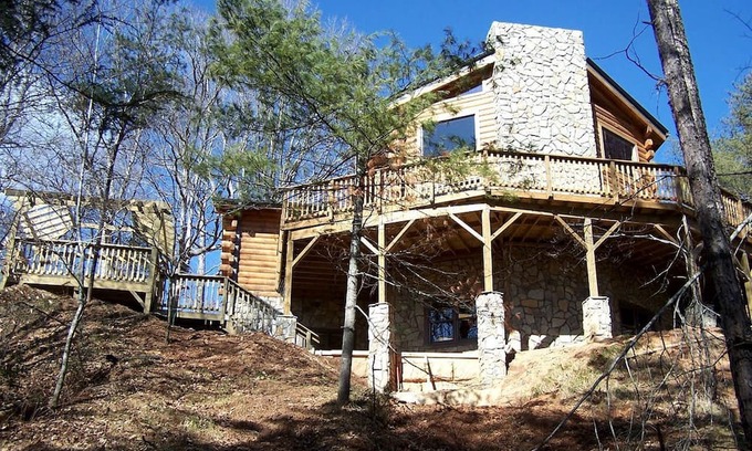 Clyde Cabin | Luxury Vacation Rental with a Hot Tub for Rent in Clyde, North Carolina