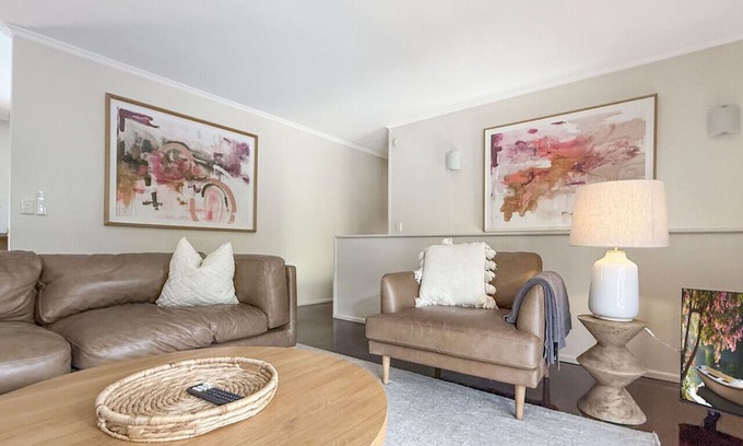 Kenmore House | Spacious Family Retreat with Pool/Pet friendly