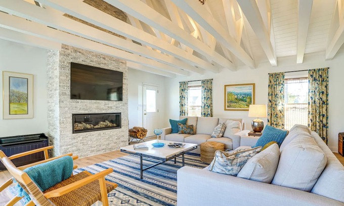 Grottoes House | Shenandoah Valley Riverside Retreat Near Wineries