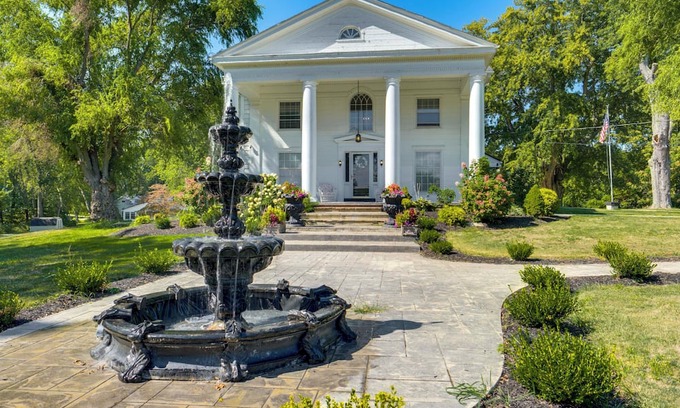 Conneaut House | Near Lake Erie, Harbor & Parks: Conneaut Getaway!