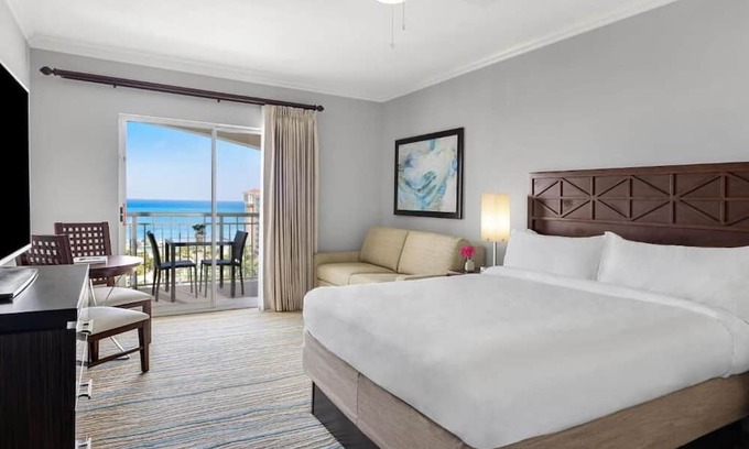 Palm Beach Resort | Cozy studio at Marriott's Aruba Surf Club | Queen bed and Sofa bed for 4 people