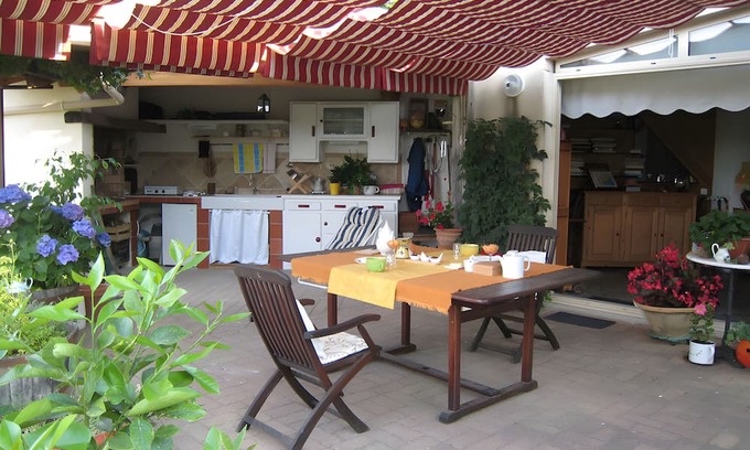 Saint-Pargoire Bed & Breakfast | Guest Room 'Petite Suite Douillette' with Balcony, Wi-Fi and Air Conditioning