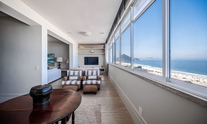 Copacabana House | Copacabana – Av. Atlântica | Sea View & 3 Suites