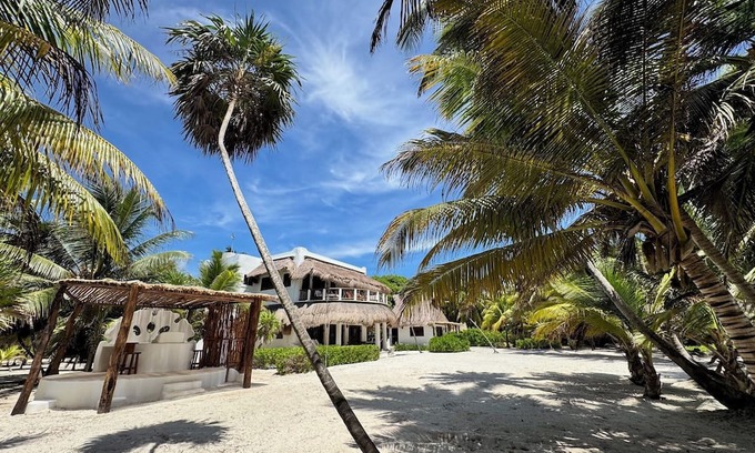 Majahual Villa | Casona Palms - Barefoot Luxury in Private Beachfront 3 Bedroom Villa and Casita
