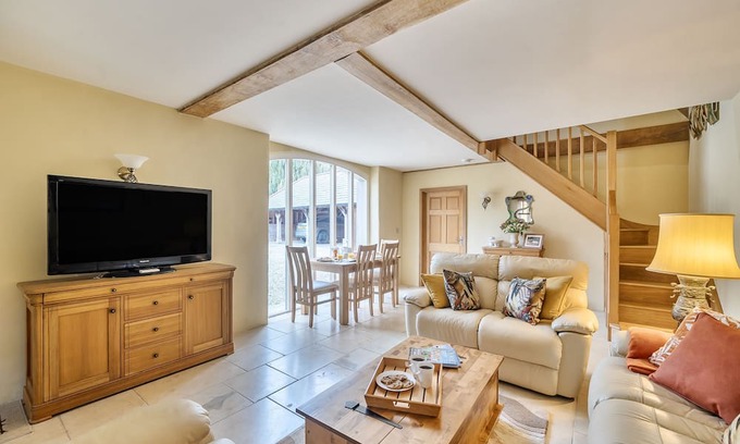 Dorchester Cottage | Coach House - sleeps 4 guests in 2 bedrooms