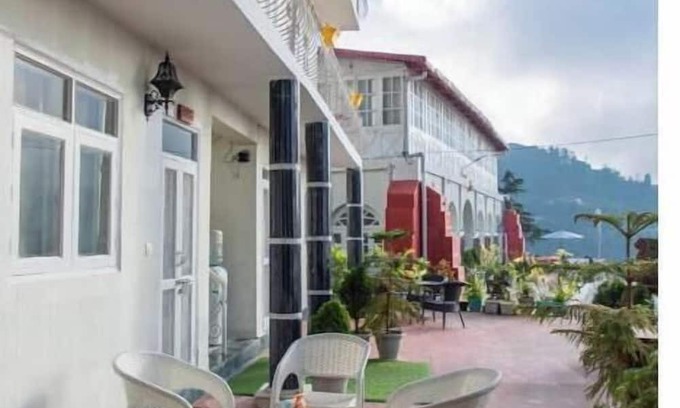 The Mall Road Apartment | Arvelia Acacia, beautiful 2 bed suite by Da Alohas