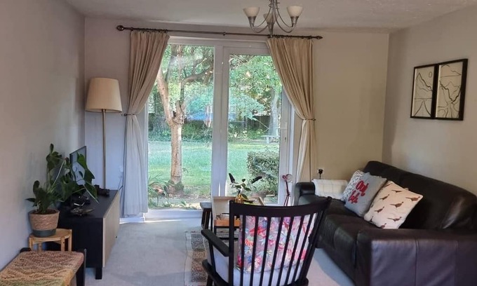 Willesborough House | Calm Private Apartment – Ideal to Work, Rest & Explore