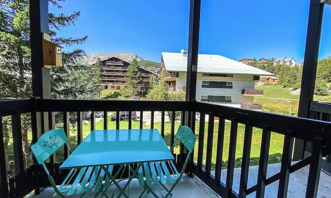 Saint-Etienne-de-Tinee Apartment | Les 4 Flocons Modern comfort, sunny balcony & broadband fiber in Auron