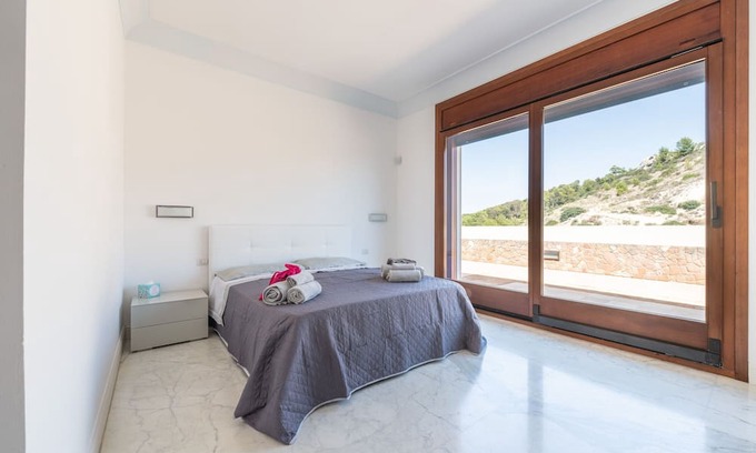 Province of Cagliari House | Holiday Home 'Lovely View By Sery' with Sea View, Wi-Fi and Air Conditioning