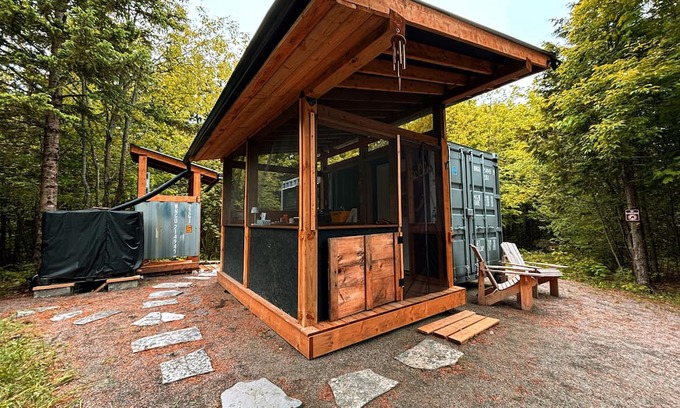 Hastings Highlands Cabin | Unique off grid 1-bedroom cabin near Bancroft