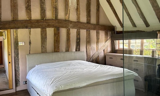 Bishop's Stortford Other | Historic 500-Year-Old Farmhouse with Modern Comforts