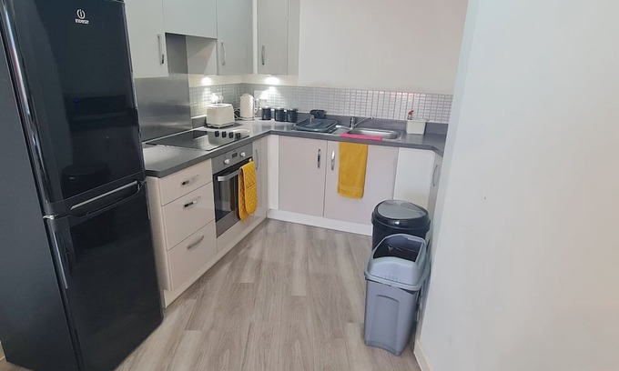 Southall Green House | Cozy Southall Apartment with Kitchen - Ideal for Couples