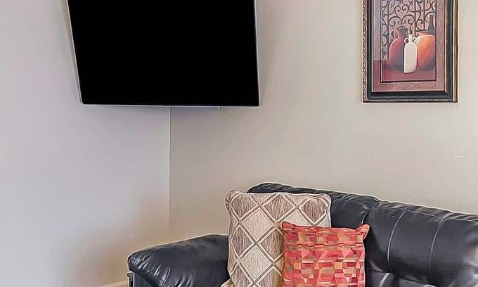 Birmingham Apartment | Inviting Two-Bedroom Retreat Near Downtown Ensley