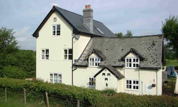 Llangammarch Wells Cottage | Picturesque Rural Cottage in Mid Wales with Pool & Spa