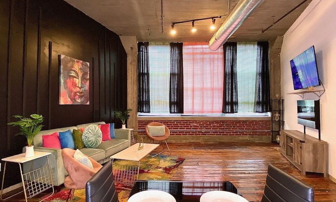 Downtown St. Louis Apartment | Downtown STL Lovely Loft w/Pool/Free Breakfast/Free Parking