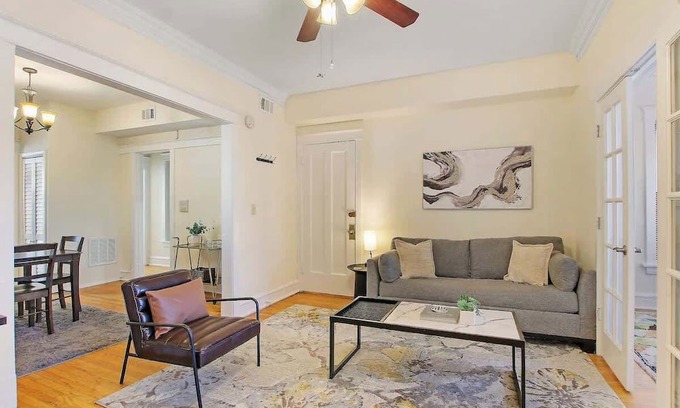 East Albany Park Apartment | Inviting Two-Bedroom Apartment with Family-Friendly Amenities