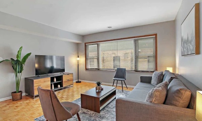 Evanston Apartment | Ideal 2-Bedroom Oasis with Breakfast & Family Amenities