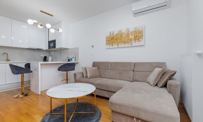 Zagreb Apartment | One bedroom apartment with balcony Zagreb (A-22577-a)