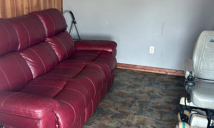 Graceville Apartment | Cozy studio in enjoyable Graceville with WiFi, AC
