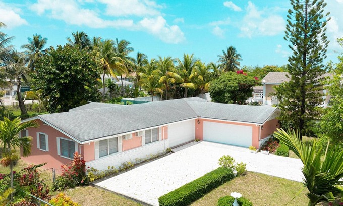 Westward Villas Subdivision House | Three bed two bath located in beautiful Nassau Bahamas
