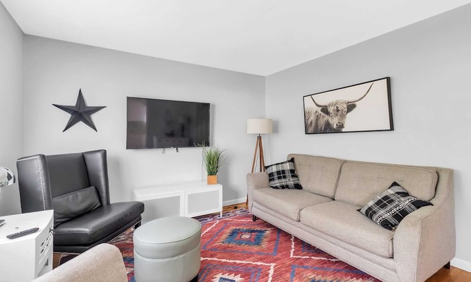 Pontiac House | NEW! Beautiful retreat Home Near Auburn Hills/Waterford