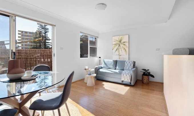 Manly Apartment | Manly Flow Cosy Beachside Stay near Dining and Ferry