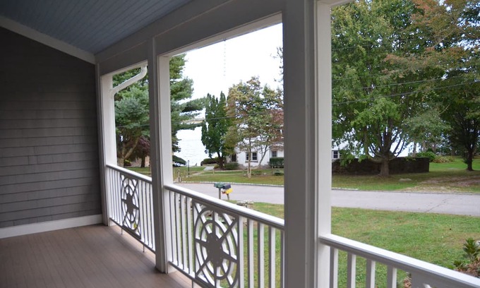 Shelter Harbor House | Water Views Galore! Shelter Harbor Spacious 5-bdrm house - Private Beach - AC